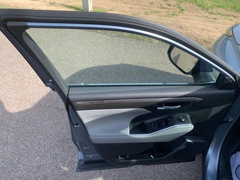 Used 2024 Toyota Highlander Platinum image 11