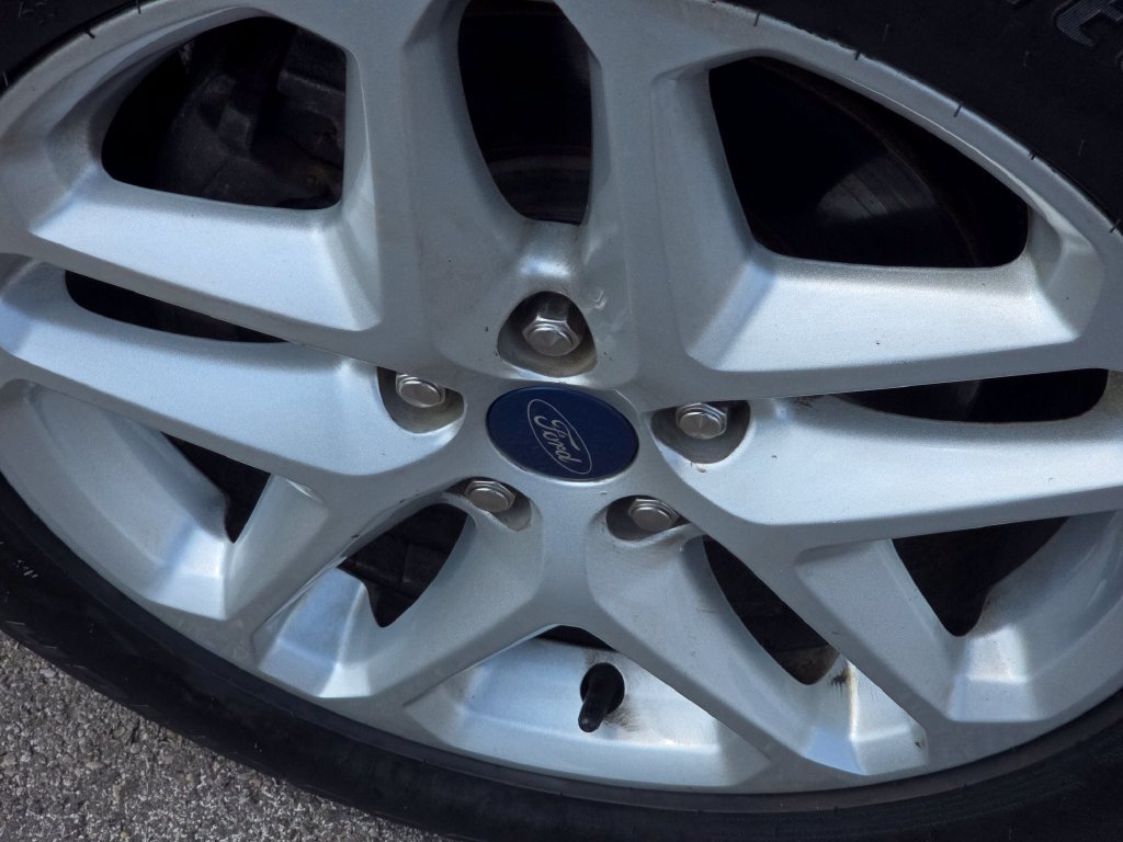Used 2016 Ford Fusion SE FWD image 13