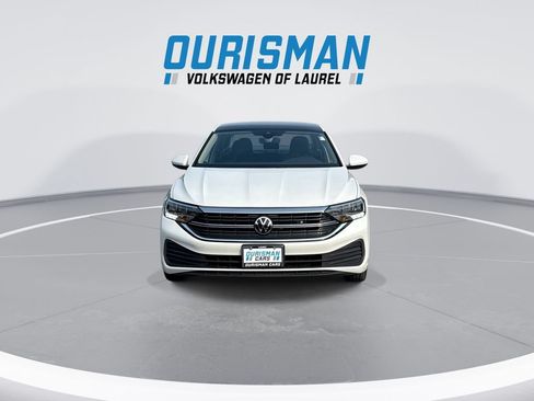 Used 2024 Volkswagen Jetta SE w/ Panoramic Sunroof Package FWD image 3