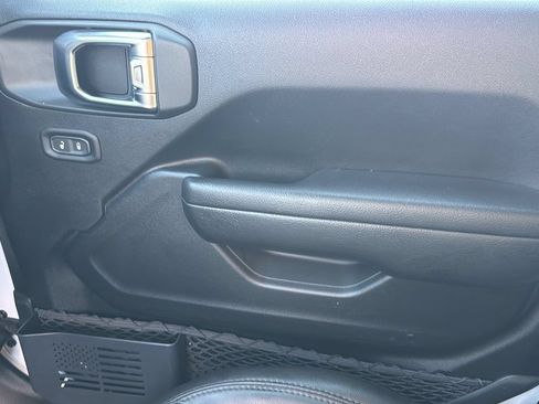 Used 2023 Jeep Gladiator Sport AWD/4WD image 21