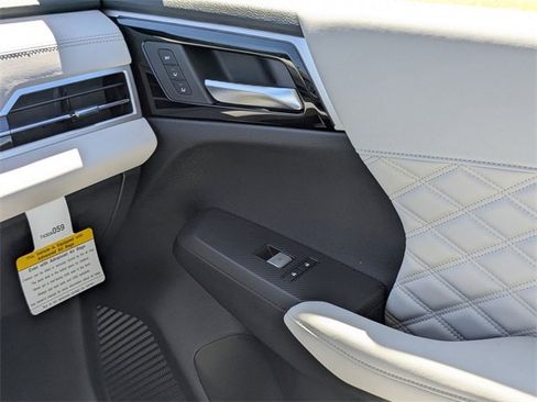 New 2025 Mitsubishi Outlander SEL image 15