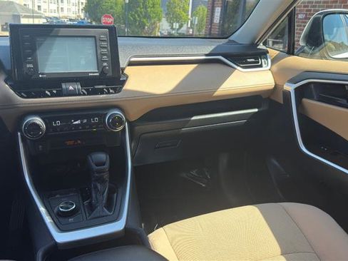Used 2020 Toyota RAV4 LE AWD/4WD image 25