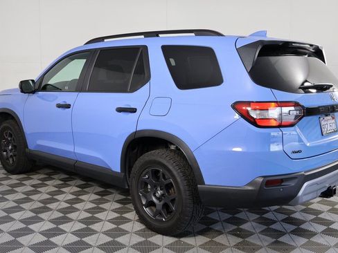 Used 2025 Honda Pilot TrailSport image 6