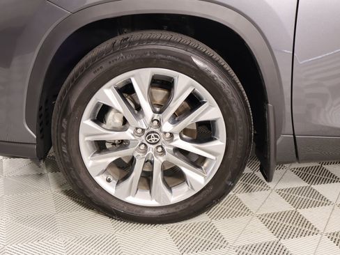 Used 2024 Toyota Highlander Limited FWD image 18