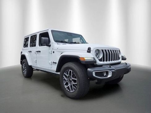 Used 2025 Jeep Wrangler Unlimited Sahara AWD/4WD image 7