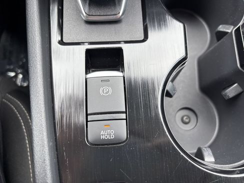 Used 2024 Nissan Rogue S FWD image 31