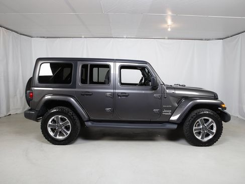 Used 2021 Jeep Wrangler Unlimited Sahara image 2