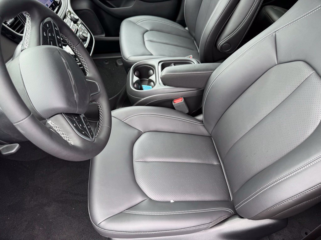New 2027 Chrysler Pacifica Select w/ Family Tech Group FWD image 14