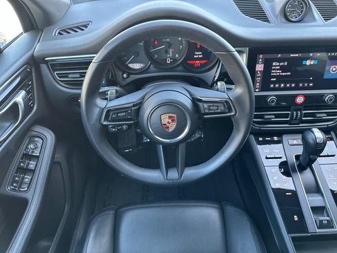 Certified 2025 Porsche Macan image 15