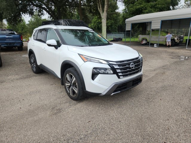 Used 2025 Nissan Rogue SL FWD image 3