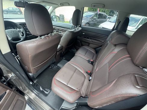 Used 2018 Mitsubishi Outlander SEL AWD/4WD image 16