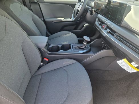 New 2025 Kia K4 LXS image 10