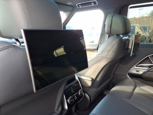 Used 2025 Land Rover Range Rover Long Wheelbase SE image 17