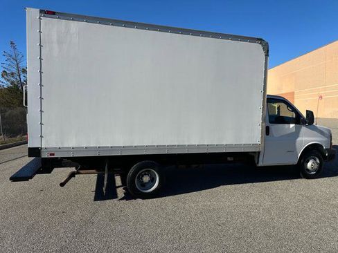 Used 2014 Chevrolet Express 4500 G4500 image 32