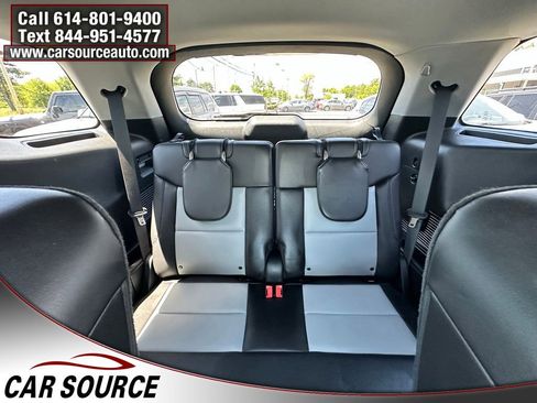 Used 2024 Ford Explorer XLT w/ Equipment Group 202A AWD/4WD image 23