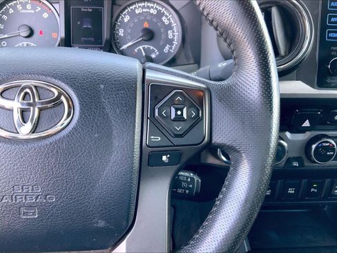 Used 2017 Toyota Tacoma TRD Sport w/ Premium & Technology Package image 25