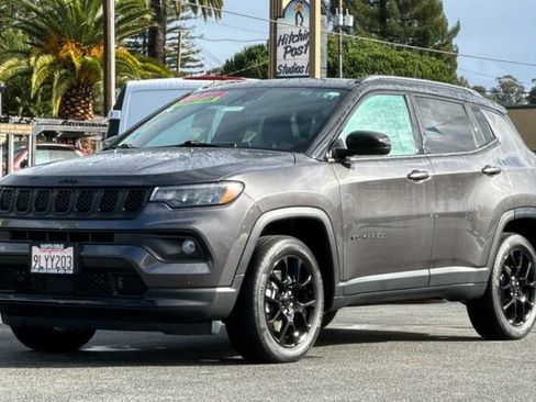 Used 2023 Jeep Compass Latitude w/ Sun and Sound Group AWD/4WD image 8