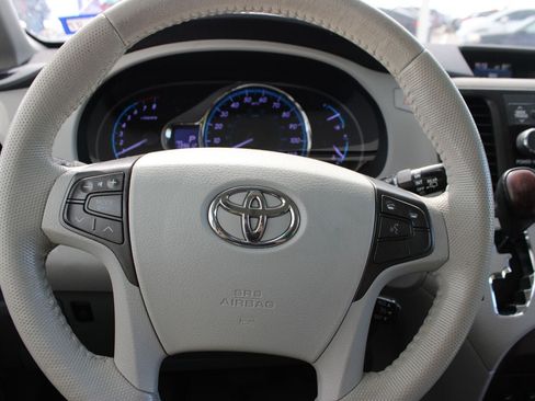 Used 2012 Toyota Sienna XLE AWD/4WD image 11