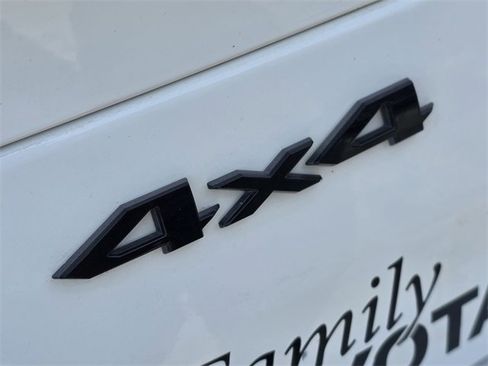 Used 2024 Jeep Grand Cherokee L Summit w/ High Altitude Package image 9