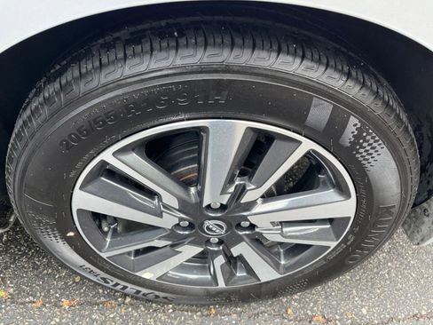 Used 2025 Nissan Versa SV w/ Trunk Package image 28