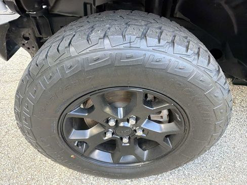 Used 2020 Jeep Wrangler Sport AWD/4WD image 31