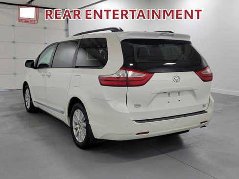 Used 2017 Toyota Sienna XLE Premium AWD/4WD image 6