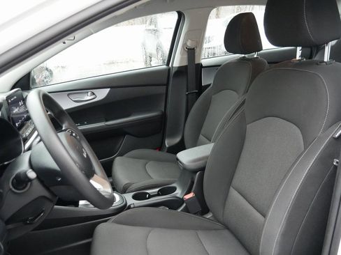 Used 2023 Kia Forte LXS image 9