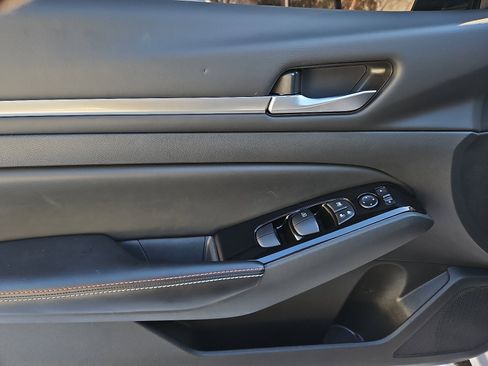 Certified 2024 Nissan Altima 2.5 SR w/ SR Premium Package image 12