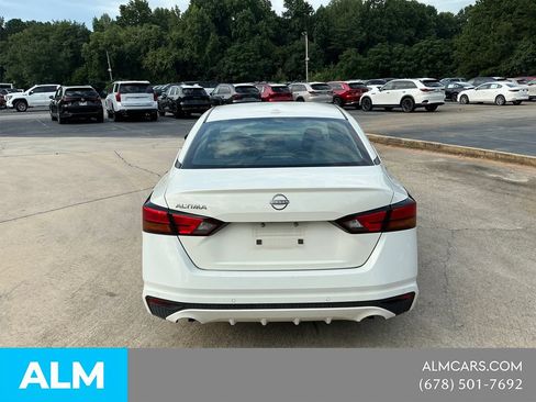 Used 2025 Nissan Altima 2.5 SV FWD image 4