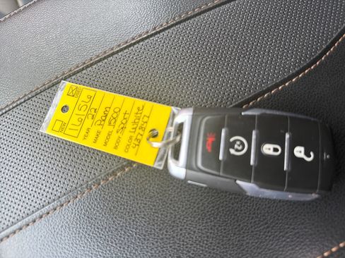 Used 2018 Chevrolet Traverse Premier AWD/4WD image 32