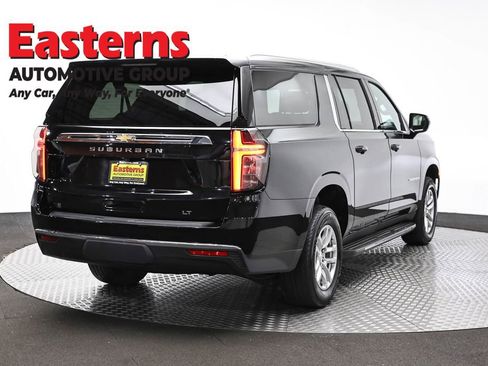 Used 2024 Chevrolet Suburban LT image 5