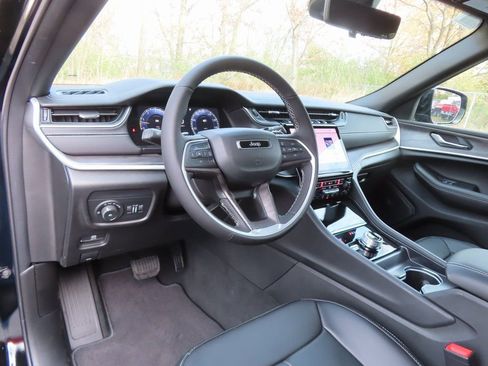 New 2025 Jeep Grand Cherokee Limited w/ Luxury Tech Group II image 20