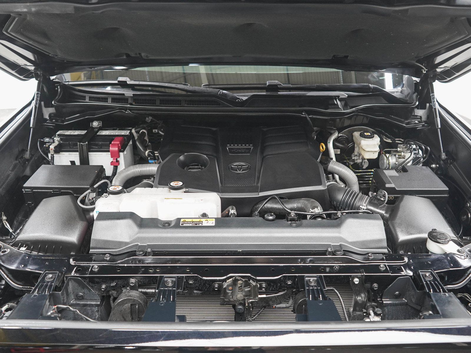 Used 2024 Toyota Tundra Limited AWD/4WD image 30