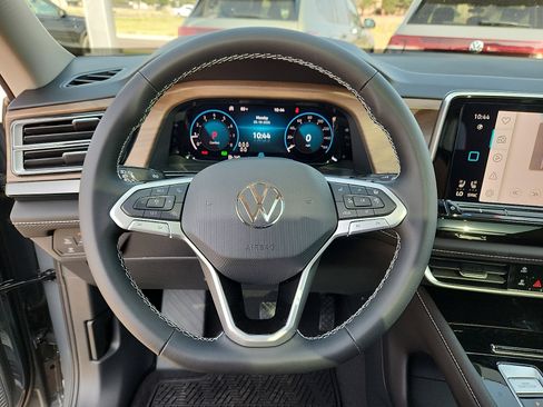 New 2026 Volkswagen Atlas SE FWD image 16