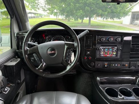 Used 2018 GMC Savana 3500 Extended RWD image 51