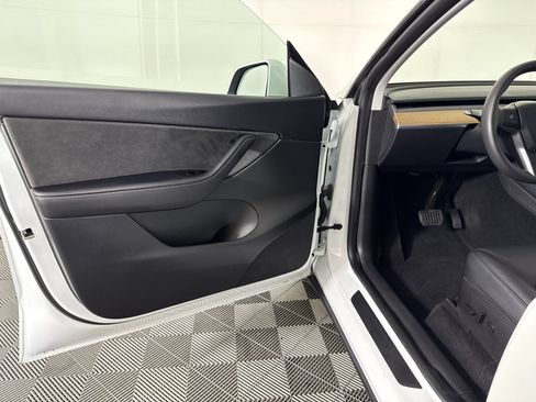 Used 2020 Tesla Model Y Long Range AWD/4WD image 21