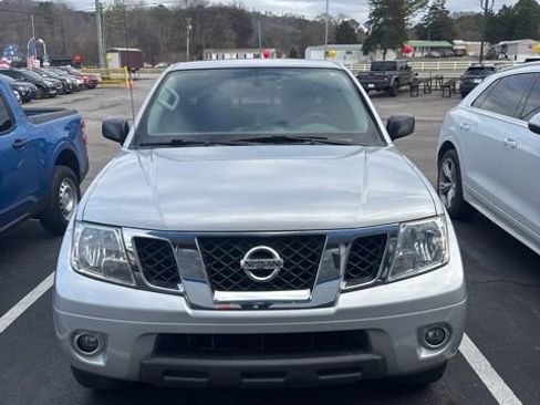 Used 2021 Nissan Frontier SV image 1