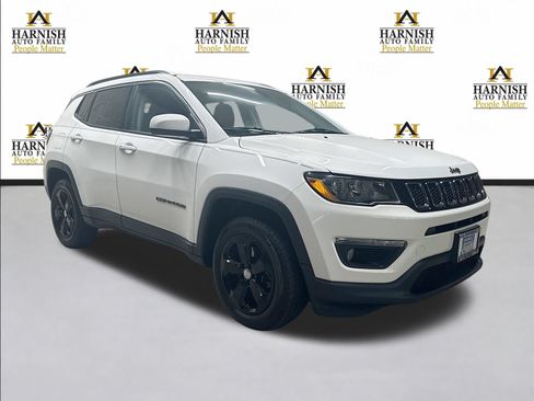 Used 2018 Jeep Compass Latitude w/ Popular Equipment Group AWD/4WD image 3