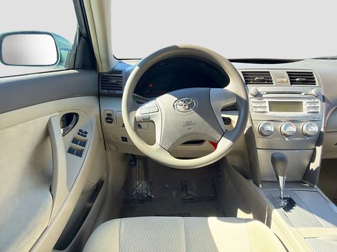 Used 2010 Toyota Camry LE image 16
