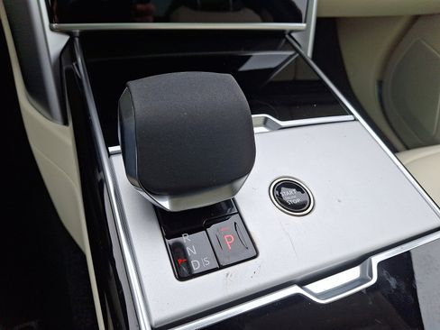 New 2026 Land Rover Range Rover SE image 11