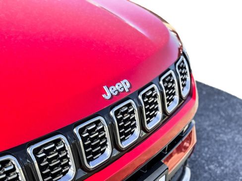 Used 2025 Jeep Compass Limited AWD/4WD image 7
