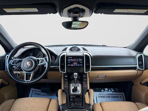 Used 2017 Porsche Cayenne w/ Premium Package AWD/4WD image 22