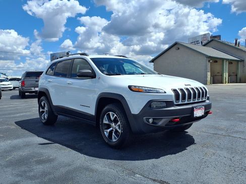 Used 2014 Jeep Cherokee Trailhawk w/ Cold Weather Group AWD/4WD image 3