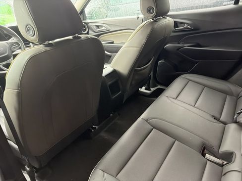 Used 2025 Chevrolet Trax ACTIV w/ Sunroof Package FWD image 9