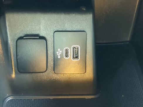 Used 2025 Ford Explorer Platinum image 23