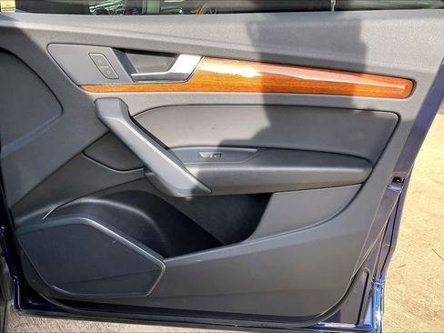 Used 2023 Audi Q5 Premium image 22