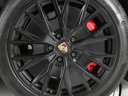 Used 2022 Porsche Taycan GTS image 11