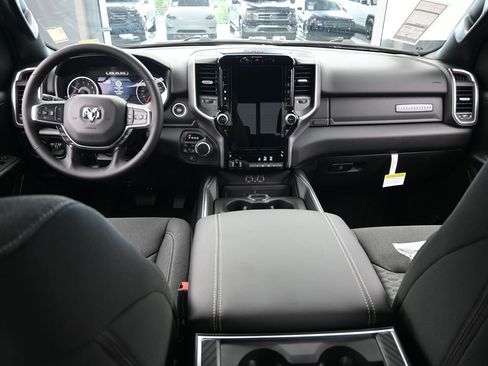 Used 2025 RAM 1500 Big Horn AWD/4WD image 32