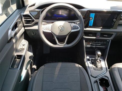 New 2025 Volkswagen Taos SE image 10