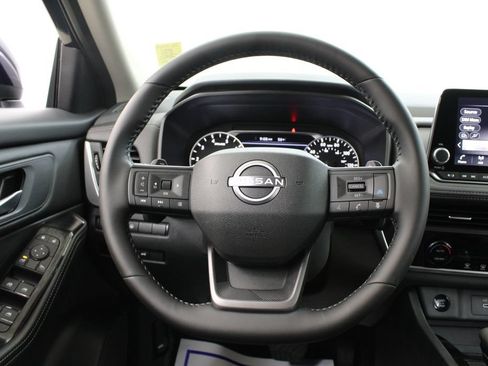 Used 2026 Nissan Rogue SV FWD image 22